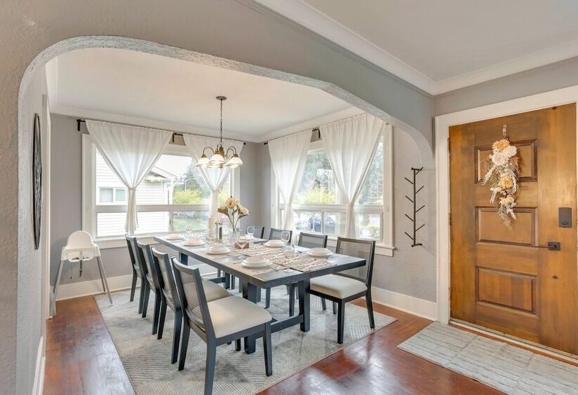 Charming Tacoma Vacation Rental: 2 Mi To Downtown!