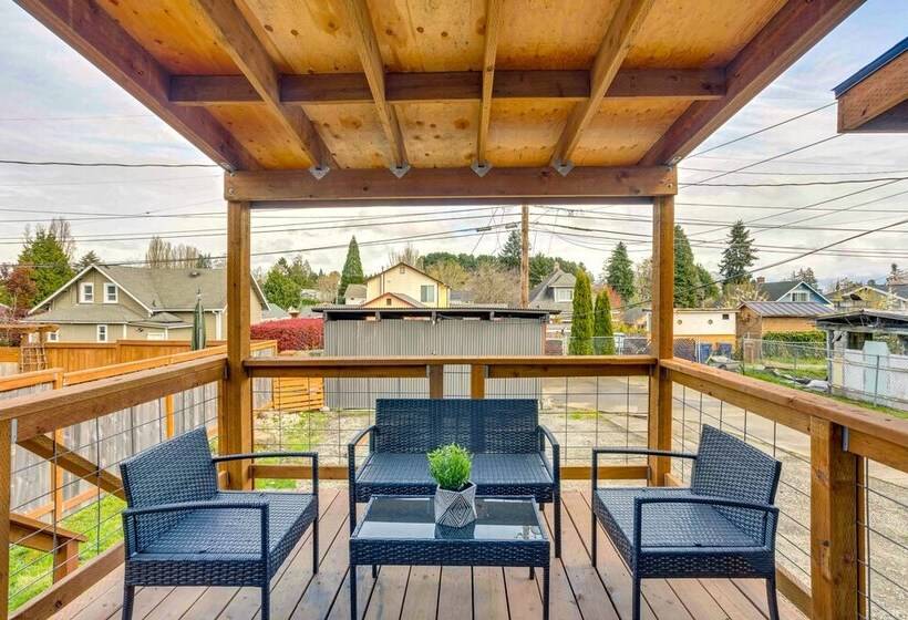 Charming Tacoma Vacation Rental: 2 Mi To Downtown!