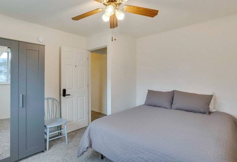 Charming Tacoma Vacation Rental: 2 Mi To Downtown!