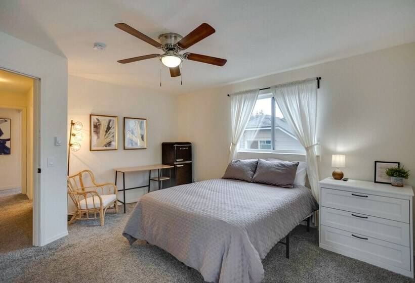 Charming Tacoma Vacation Rental: 2 Mi To Downtown!