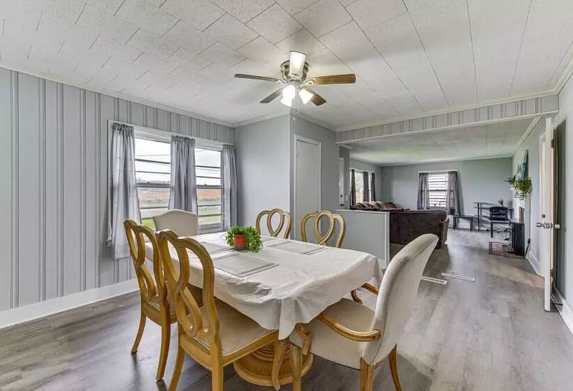 Cozy Charlotte Home W/ Fire Pit ~ 6 Mi To Uptown!