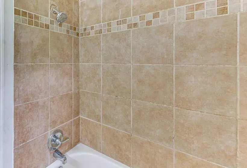 Cozy Charlotte Home W/ Fire Pit ~ 6 Mi To Uptown!