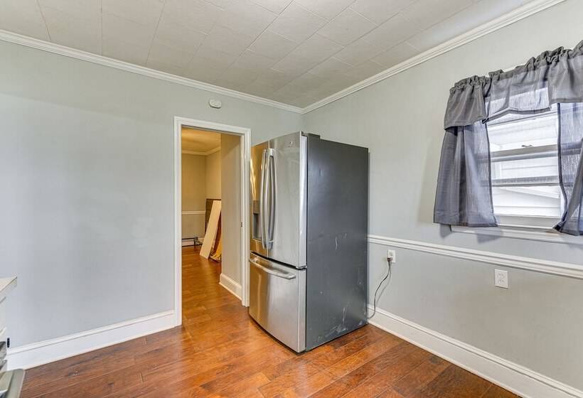 Cozy Charlotte Home W/ Fire Pit ~ 6 Mi To Uptown!