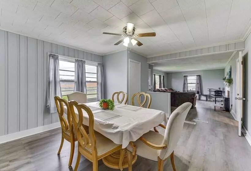 Cozy Charlotte Home W/ Fire Pit ~ 6 Mi To Uptown!