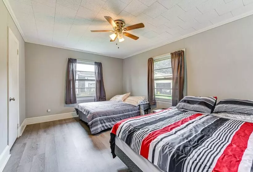 Cozy Charlotte Home W/ Fire Pit ~ 6 Mi To Uptown!