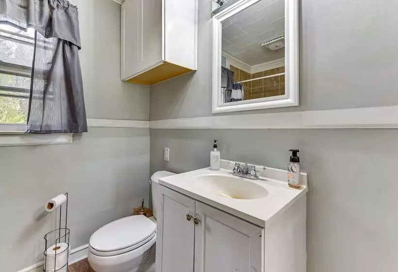 Cozy Charlotte Home W/ Fire Pit ~ 6 Mi To Uptown!