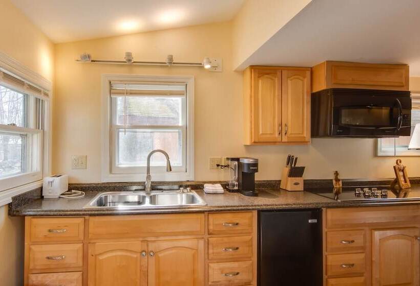 Cozy Chautauqua Lake Cottage W/ Shared Patio