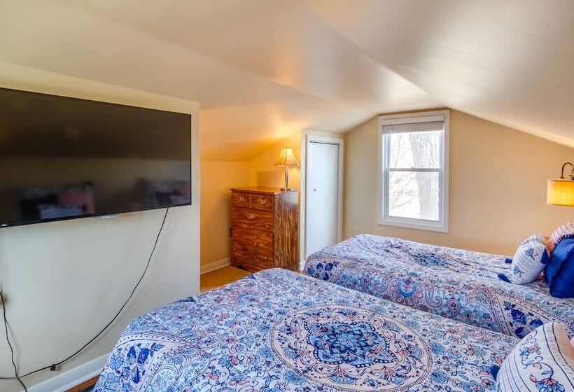 Cozy Chautauqua Lake Cottage W/ Shared Patio