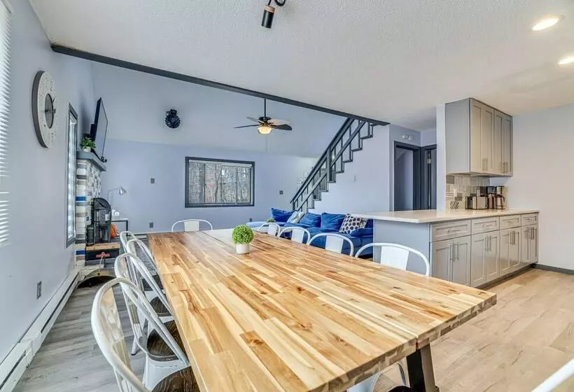 Hot Tub & Game Room: Poconos Home Near Hiking