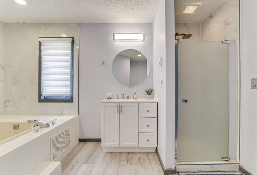 Hot Tub & Game Room: Poconos Home Near Hiking