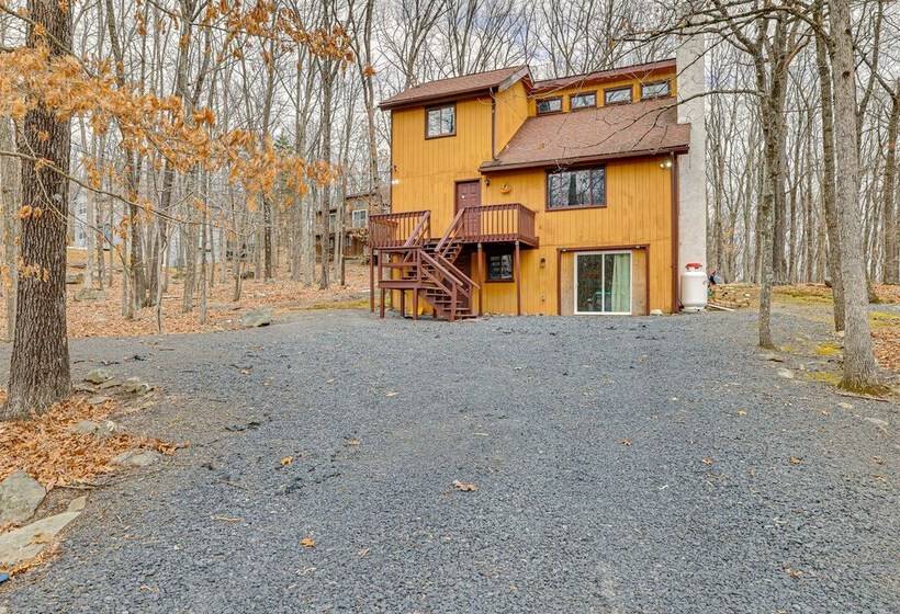 Hot Tub & Game Room: Poconos Home Near Hiking