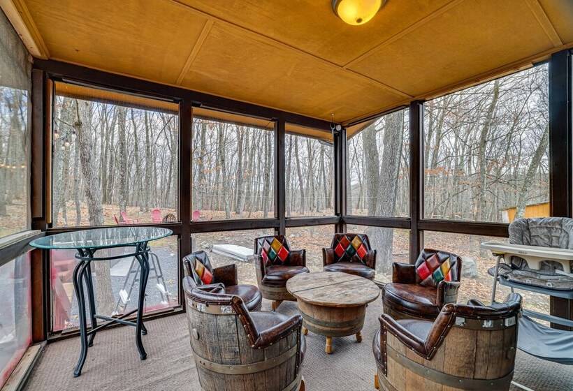 Hot Tub & Game Room: Poconos Home Near Hiking
