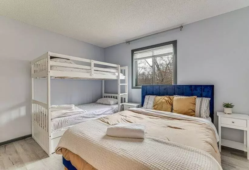 Hot Tub & Game Room: Poconos Home Near Hiking