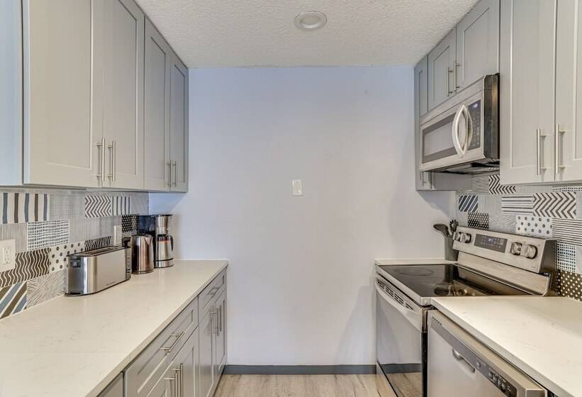 Hot Tub & Game Room: Poconos Home Near Hiking