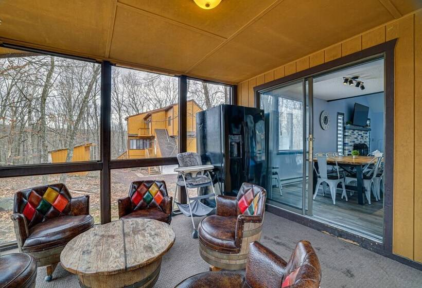 Hot Tub & Game Room: Poconos Home Near Hiking