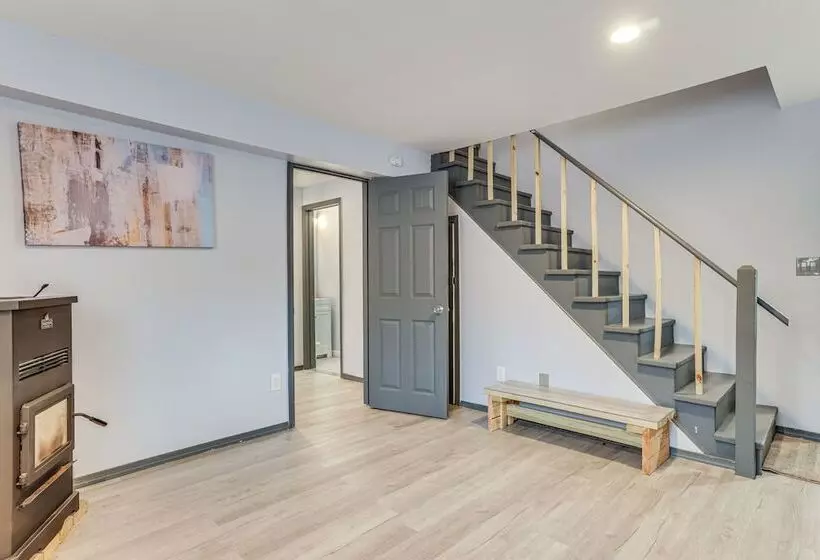 Hot Tub & Game Room: Poconos Home Near Hiking