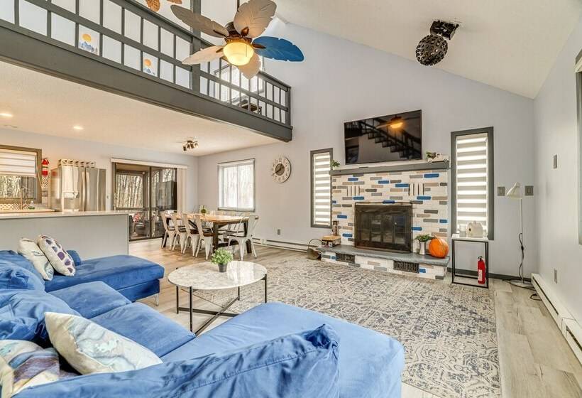 Hot Tub & Game Room: Poconos Home Near Hiking