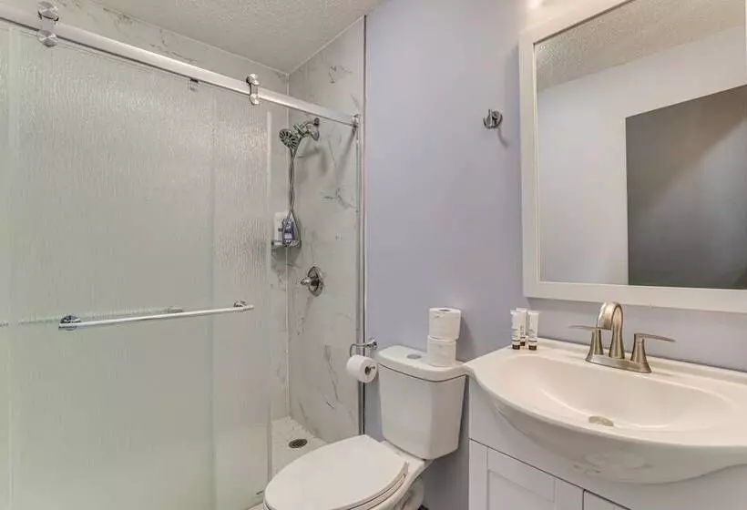 Hot Tub & Game Room: Poconos Home Near Hiking