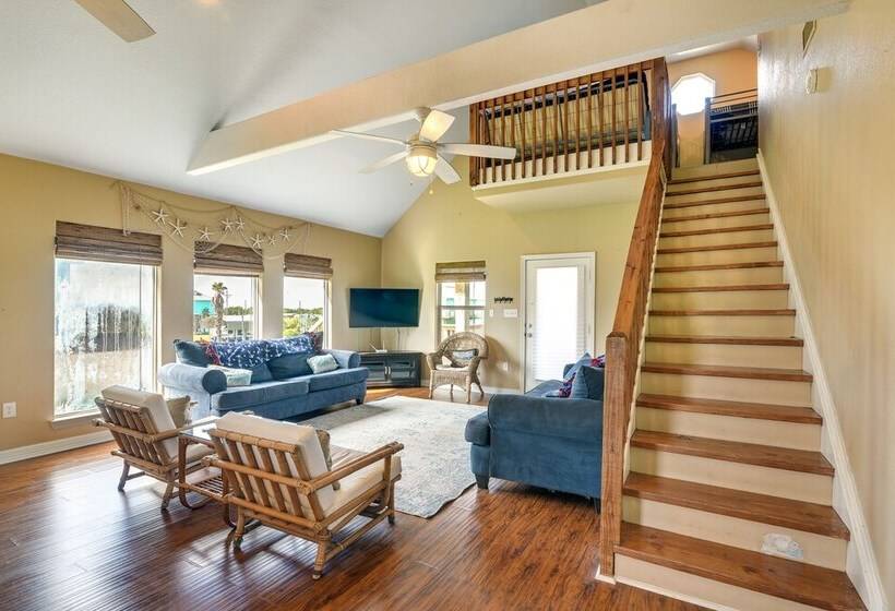 Family Retreat W/ Deck   Walk To Crystal Beach!