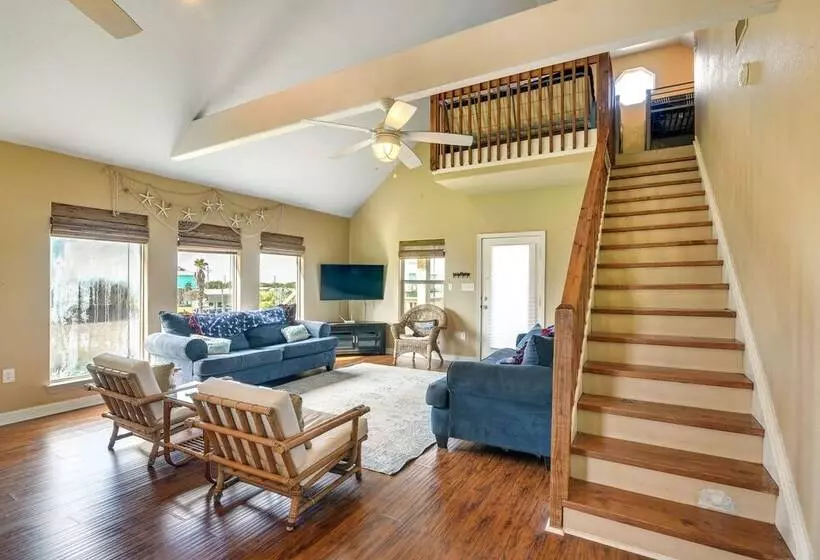 Family Retreat W/ Deck   Walk To Crystal Beach!