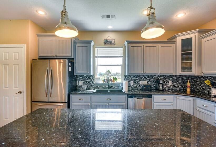 Family Retreat W/ Deck   Walk To Crystal Beach!