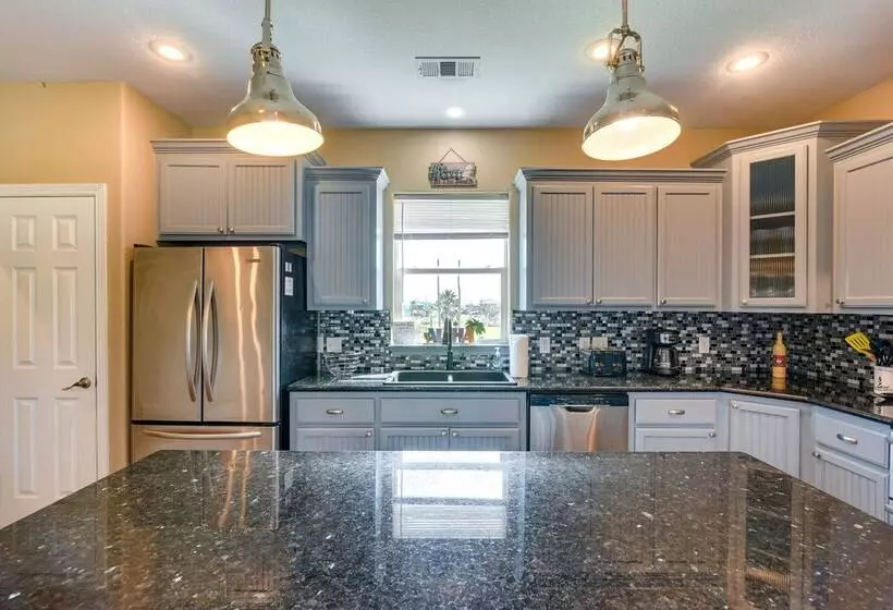 Family Retreat W/ Deck   Walk To Crystal Beach!