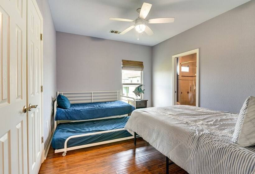 Family Retreat W/ Deck   Walk To Crystal Beach!