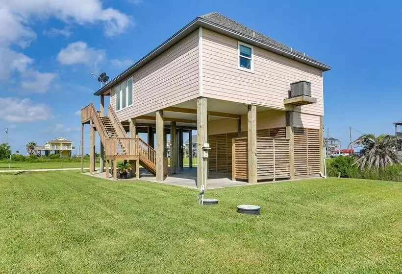 Family Retreat W/ Deck   Walk To Crystal Beach!