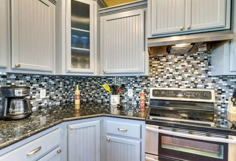 Family Retreat W/ Deck   Walk To Crystal Beach!