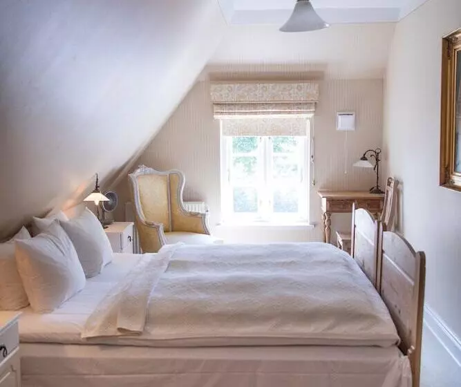 ホテル Ballebro Færgekro