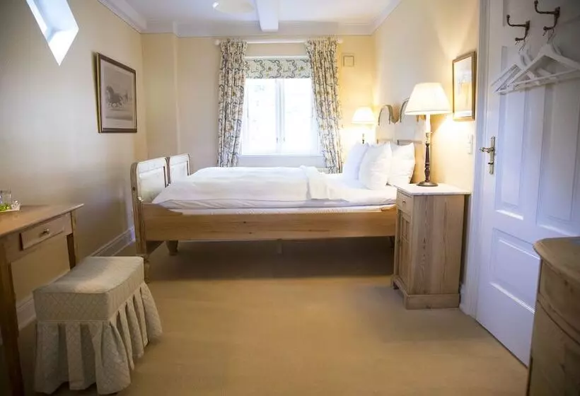 ホテル Ballebro Færgekro