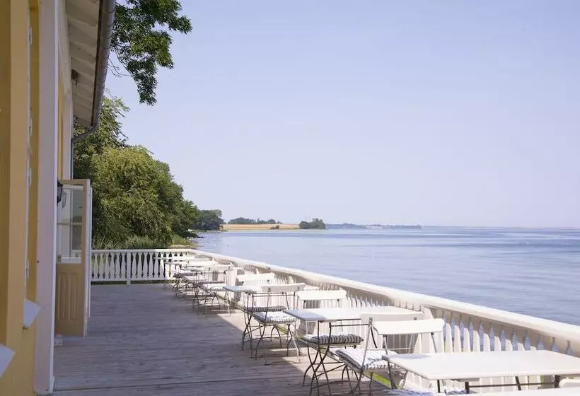 ホテル Ballebro Færgekro