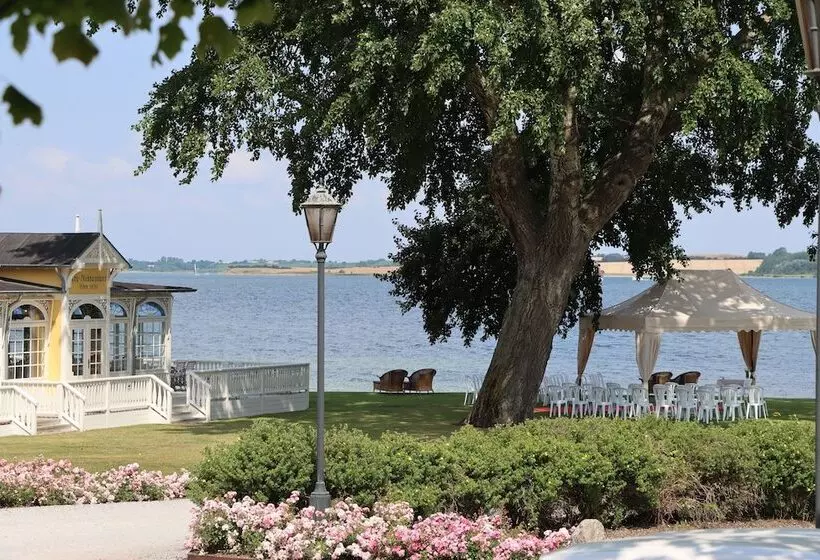 ホテル Ballebro Færgekro