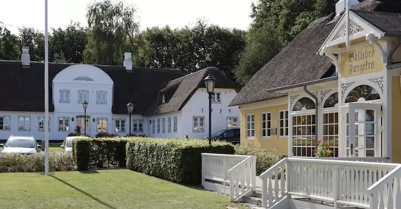 ホテル Ballebro Færgekro