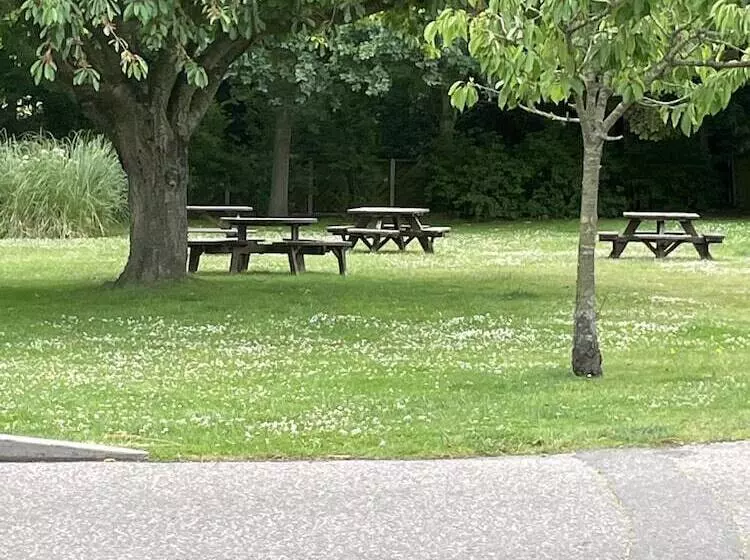 ホテル Captivating 2 Bed Lodge In Great Yarmouth