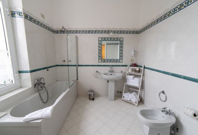 בית מלון כפרי Miramare Spotorno