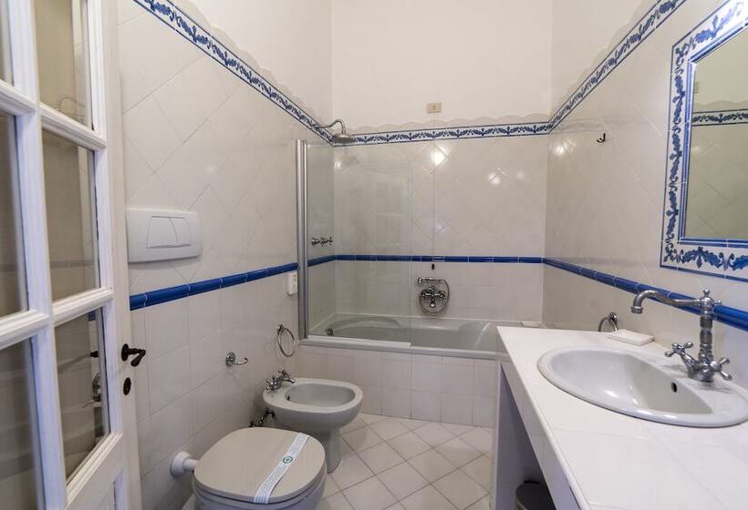 בית מלון כפרי Miramare Spotorno