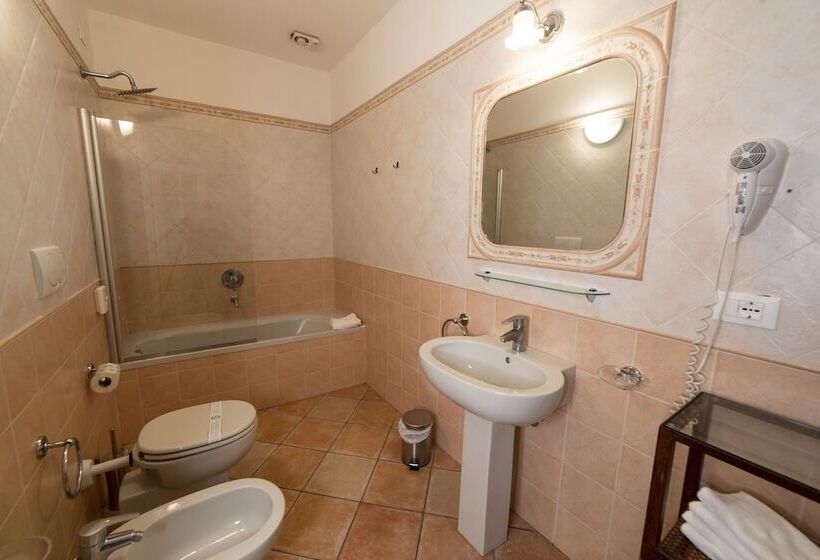 בית מלון כפרי Miramare Spotorno