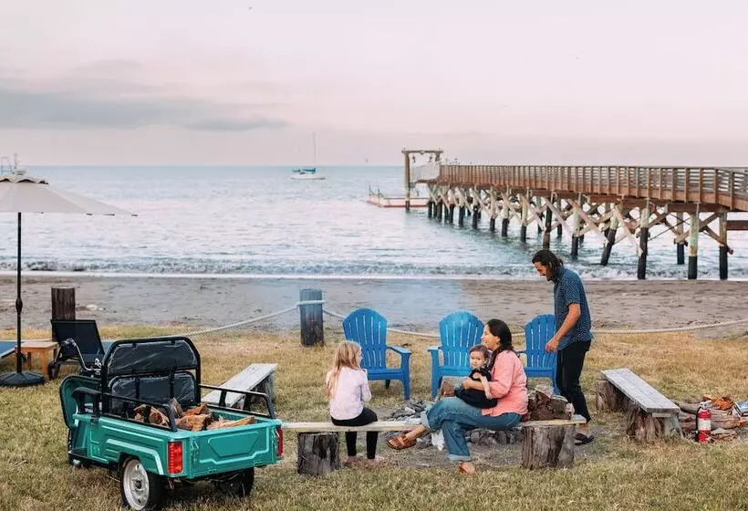 Hotelli White’s Landing Catalina Camp