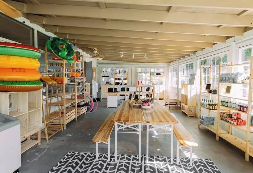 Hotelli White’s Landing Catalina Camp