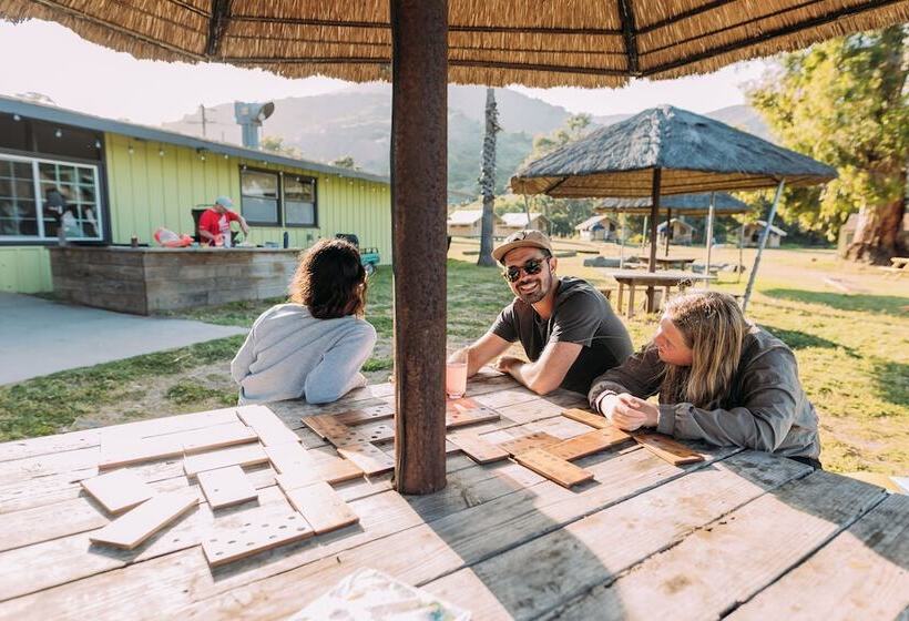 Отель White’s Landing Catalina Camp