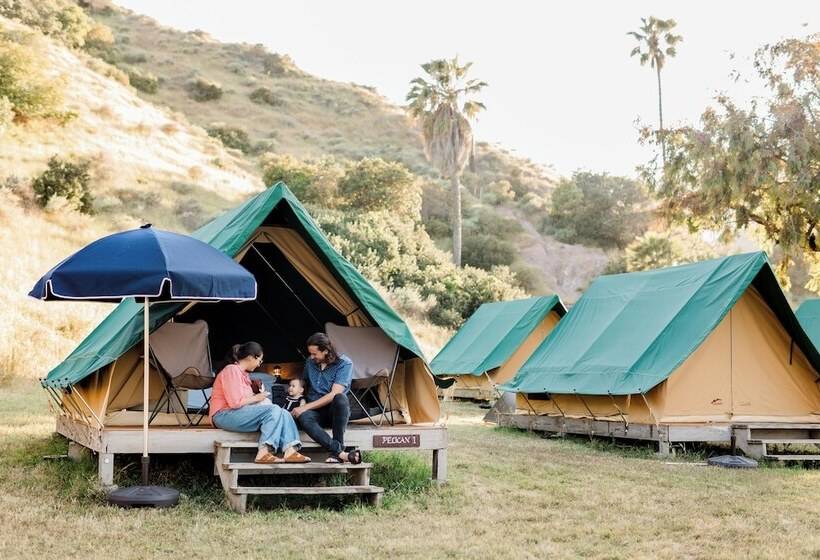 Отель White’s Landing Catalina Camp