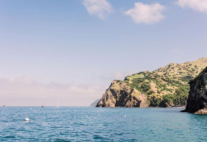 Отель White’s Landing Catalina Camp
