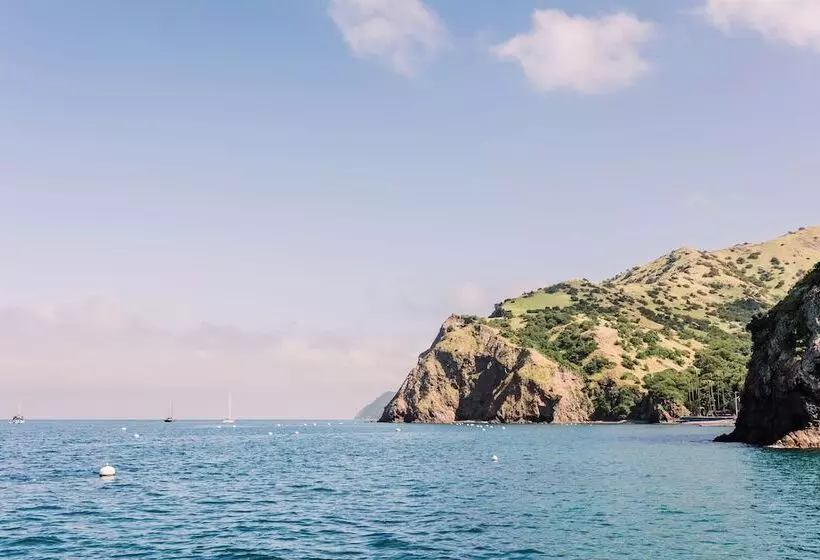 Hotelli White’s Landing Catalina Camp