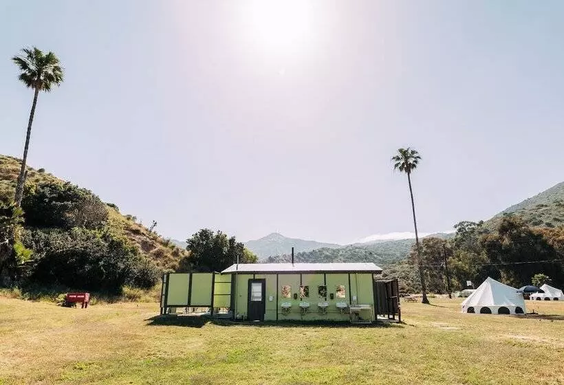 Hotelli White’s Landing Catalina Camp