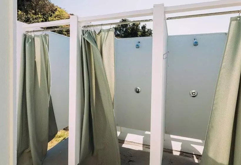 Hotelli White’s Landing Catalina Camp