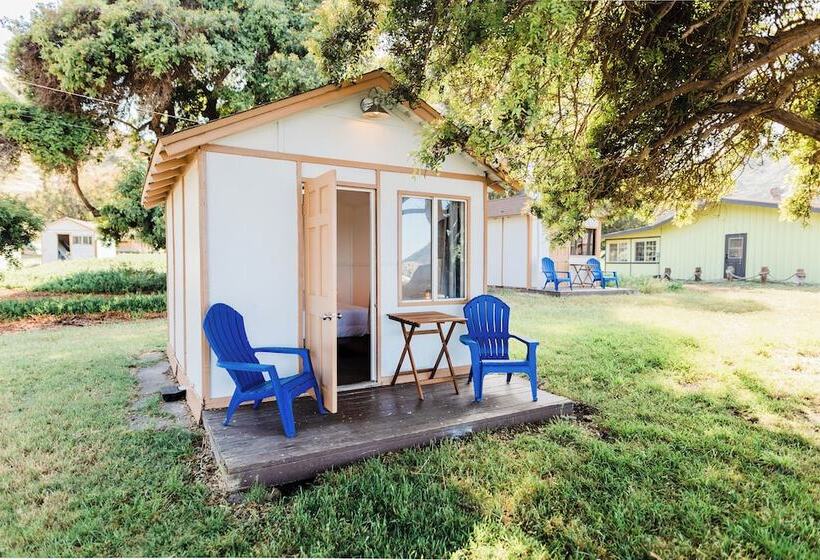 Отель White’s Landing Catalina Camp