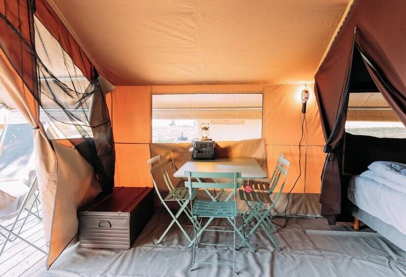 Отель White’s Landing Catalina Camp