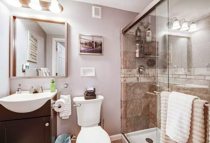 Luxe Virginia Historical Estate W/ Charcoal Grill!