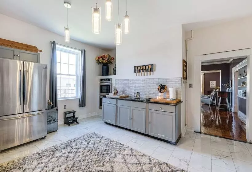 Luxe Virginia Historical Estate W/ Charcoal Grill!